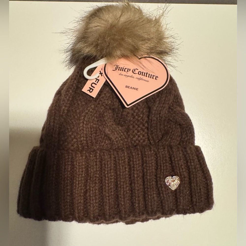 New Women's Juicy Couture w/Heart Charm
Knit Faux Fur Pom Brown Beanie Hat